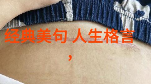 莫向西湖歌此曲水光山色不胜悲